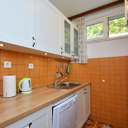 Beachfront House With Hot Tubrastici, Ciovo - 18478 펜션