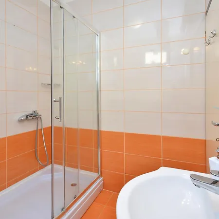 Beachfront House With Hot Tubrastici, Ciovo - 18478 펜션 트로기르