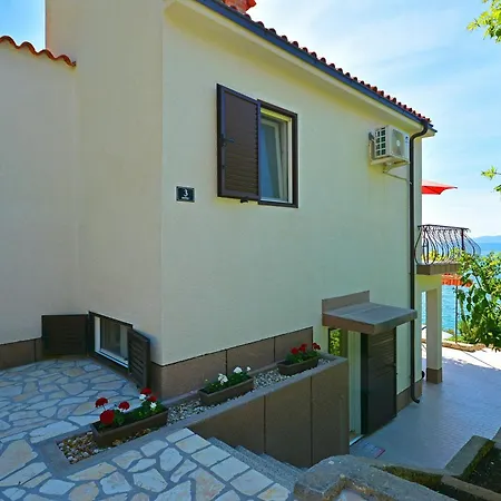 Beachfront House With Hot Tubrastici, Ciovo - 18478 펜션