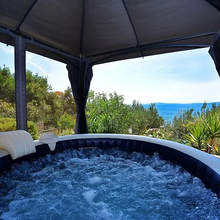 Beachfront House With Hot Tubrastici, Ciovo - 18478 * 트로기르
