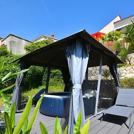 Beachfront House With Hot Tubrastici, Ciovo - 18478 * 트로기르