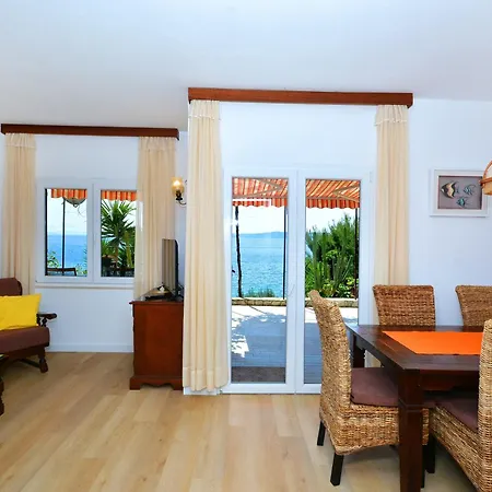 Beachfront House With Hot Tubrastici, Ciovo - 18478 * 트로기르
