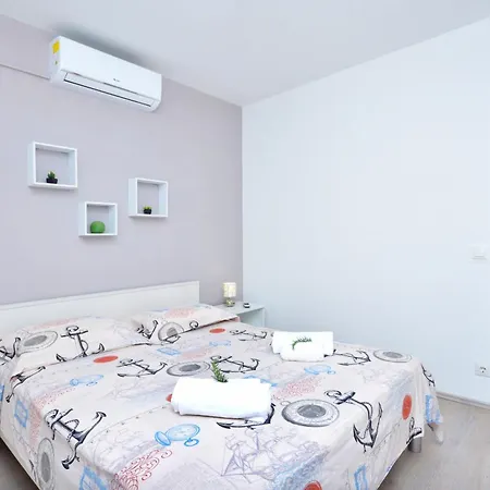 Beachfront House With Hot Tubrastici, Ciovo - 18478 트로기르